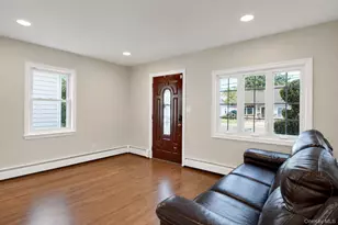 22 Shine Pl, Valley Stream, NY 11581 - Photo 5