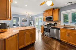 8 Foxwood Ave, Suffern, NY 10901 - Photo 9
