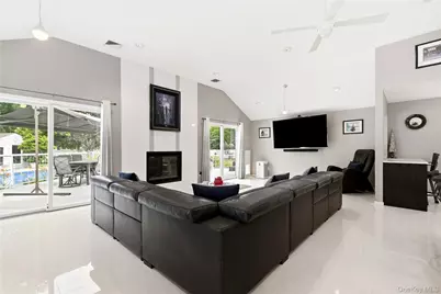 31 Deer Run, East Islip, NY 11730 - Photo 19