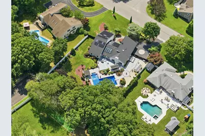 31 Deer Run, East Islip, NY 11730 - Photo 3