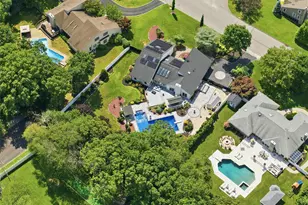 31 Deer Run, East Islip, NY 11730 - Photo 3