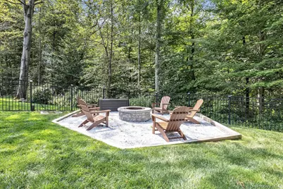115 Fairway Drive, Stamford, CT 6903 - Photo 33