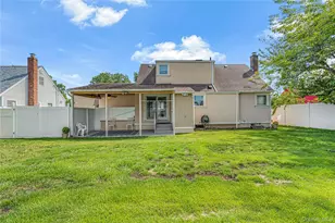 195 N Wisconsin Ave, Massapequa, NY 11758 - Photo 13
