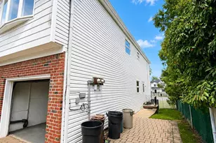 404 Edgegrove Ave, New York, NY 10312 - Photo 3