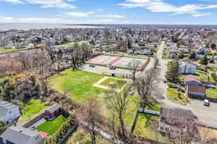 35 Thorburn Ave, Patchogue, NY 11772 - Photo 3
