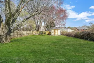 35 Thorburn Ave, Patchogue, NY 11772 - Photo 9