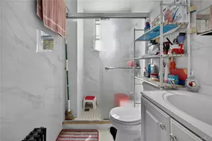 92-16 173rd St, Jamaica, NY 11433 - Photo 13