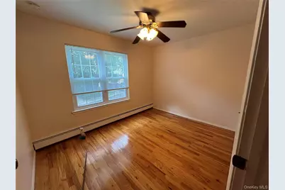 32 Hammond Road, Glen Cove, NY 11542 - Photo 11