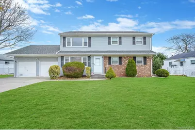 776 S 5th Street, Lindenhurst, NY 11757 - Photo 1