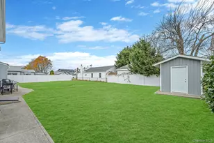 776 S 5th St, Lindenhurst, NY 11757 - Photo 35