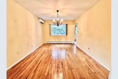 22 Sheppard Lane #B, Smithtown, NY 11787 - Photo 5