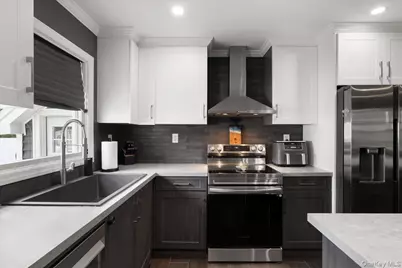 308 McCall Avenue, West Islip, NY 11795 - Photo 5