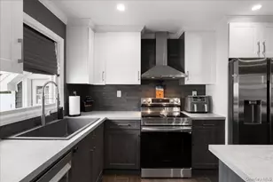 308 McCall Ave, West Islip, NY 11795 - Photo 5