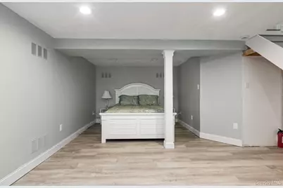 1107 Jefferson Avenue, West Islip, NY 11795 - Photo 15