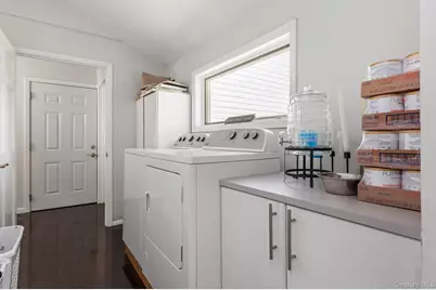 1107 Jefferson Avenue, West Islip, NY 11795 - Photo 17