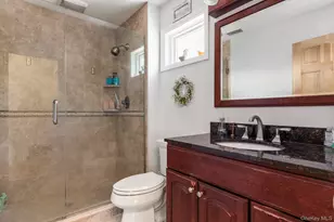 1107 Jefferson Ave, West Islip, NY 11795 - Photo 23