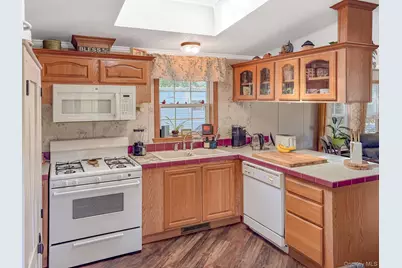 37 Hubbard #39, Riverhead, NY 11901 - Photo 13