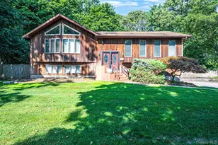 48 Oak Ave, Smithtown, NY 11787 - Photo 3