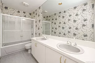48 Oak Ave, Smithtown, NY 11787 - Photo 25
