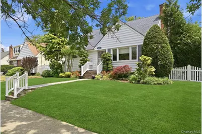 2977 Grand Boulevard, Baldwin, NY 11510 - Photo 3