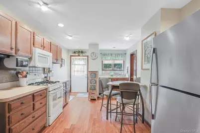 25 Taylor Avenue, Poughkeepsie, NY 12601 - Photo 7