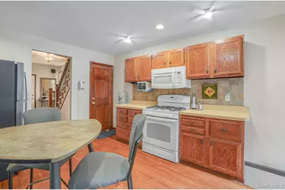 25 Taylor Avenue, Poughkeepsie, NY 12601 - Photo 11