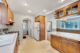 55 Mckinley Ave, Hicksville, NY 11801 - Photo 9