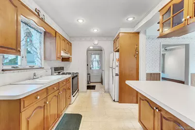 55 McKinley Avenue, Hicksville, NY 11801 - Photo 11