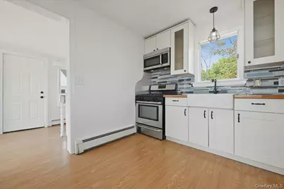 310 West Drive, Copiague, NY 11726 - Photo 9
