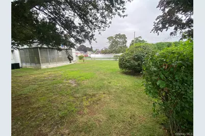 85 Stellenwerf Avenue, Islip Terrace, NY 11752 - Photo 15
