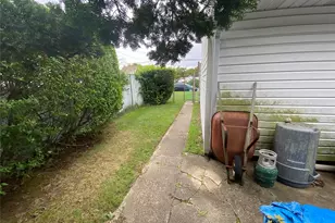85 Stellenwerf Ave, Islip Terrace, NY 11752 - Photo 19