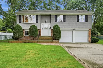 86 39th Street, Islip, NY 11751 - Photo 1