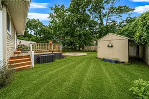 24 Trafalgar Dr, Shirley, NY 11967 - Photo 3