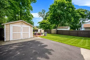 14 Richard Ave, Islip Terrace, NY 11752 - Photo 5