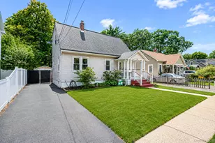 14 Richard Ave, Islip Terrace, NY 11752 - Photo 3