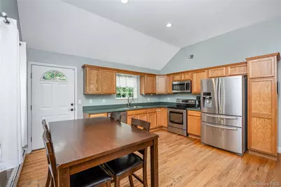 393 W End Avenue, Shirley, NY 11967 - Photo 7