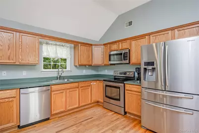 393 W End Avenue, Shirley, NY 11967 - Photo 9
