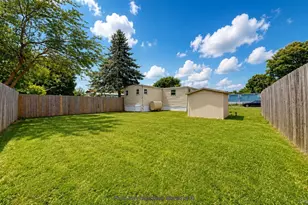 39 Valley Forge Dr, Bohemia, NY 11716 - Photo 19
