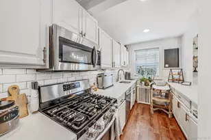 4 Edwards St, Roslyn Heights, NY 11577 - Photo 11