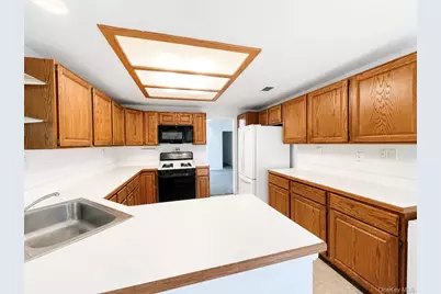 6 Oakdale Court, Ridge, NY 11961 - Photo 7
