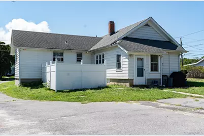 1405 Bay Avenue, Mattituck, NY 11952 - Photo 3