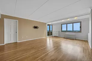 701 Pelham Rd, New Rochelle, NY 10805 - Photo 3