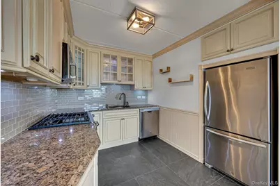 701 Pelham Road #PH3, New Rochelle, NY 10805 - Photo 9
