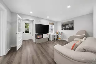 26 Van Nostrand Ct, Little Neck, NY 11362 - Photo 7