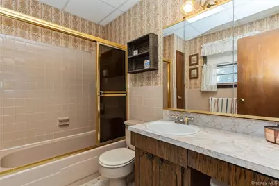 10 Driscoll Avenue, Rockville Centre, NY 11570 - Photo 17