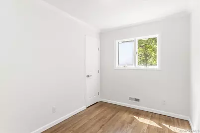 260 W 24th Street, Deer Park, NY 11729 - Photo 17