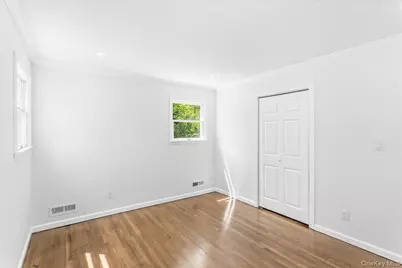 260 W 24th Street, Deer Park, NY 11729 - Photo 15