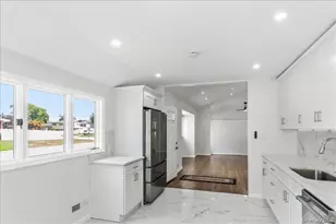 260 W 24th St, Deer Park, NY 11729 - Photo 9