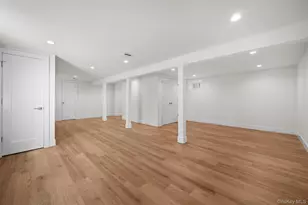 97 Broadmoor Ln, Westbury, NY 11590 - Photo 27