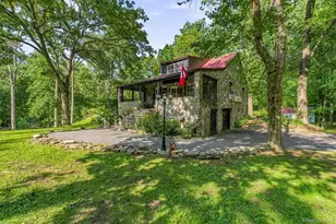 231 Rombout Rd, Pleasant Valley, NY 12569 - Photo 5